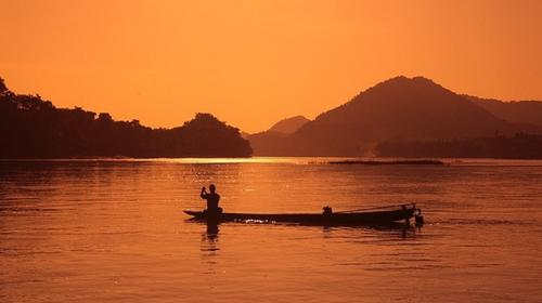 <老挝时光>琅勃拉邦 万荣 南鹅湖 万象四飞 一动7天全景游（琅进万出）